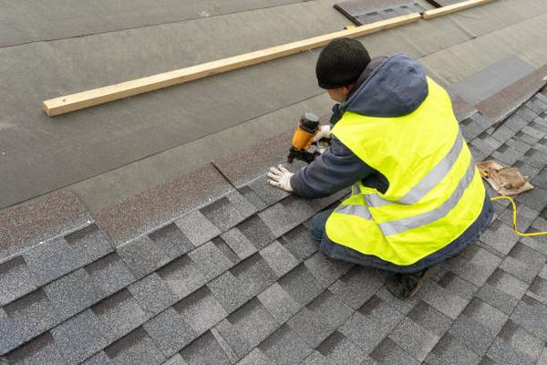 Navigating Roofing Installation Permits and Regulations in Maypearl